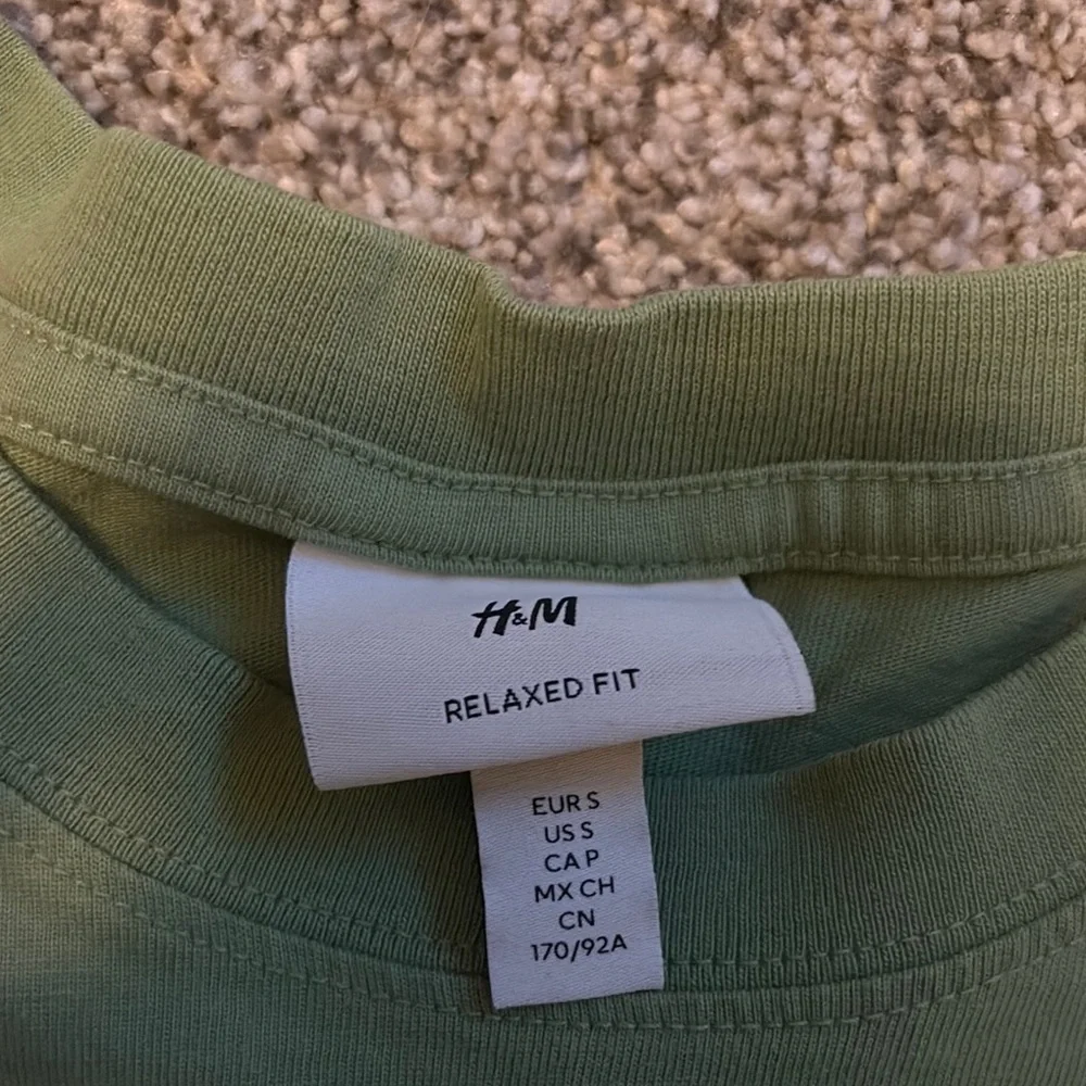 H&M “Wake Up and Smell the Flowers” Tee - Picture 4 of 5